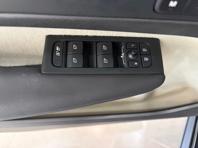 Volvo  Ultra, B4 AWD 마일드 하이브리드, 가솔린, 브라이트