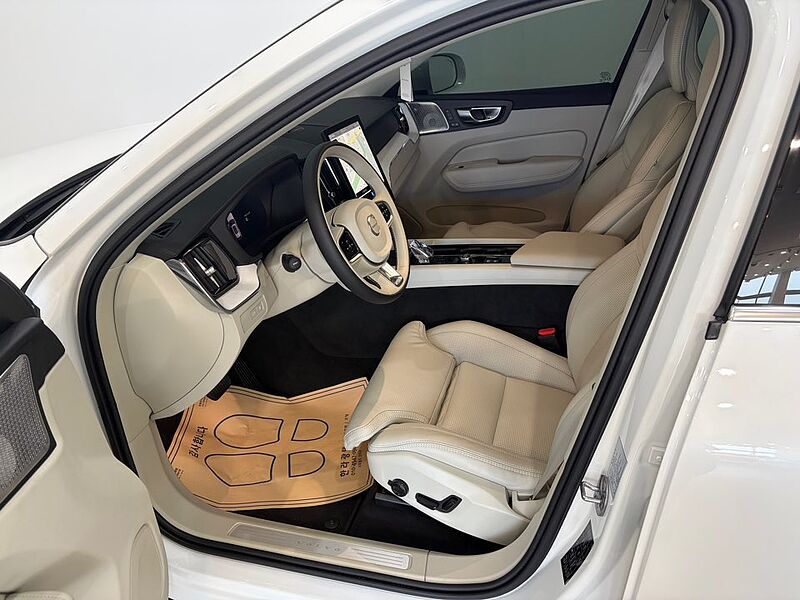 Volvo  Ultra, T8 AWD 플러그-인 하이브리드, 전기/가솔린, 브라이트