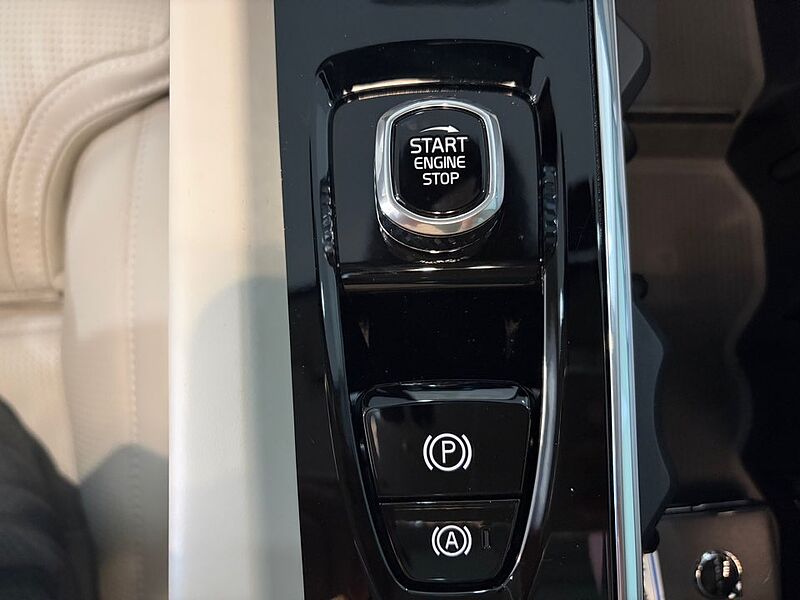 Volvo  Ultra, T8 AWD 플러그-인 하이브리드, 전기/가솔린, 브라이트
