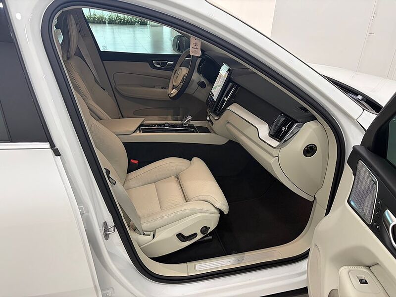 Volvo  Ultra, T8 AWD 플러그-인 하이브리드, 전기/가솔린, 브라이트